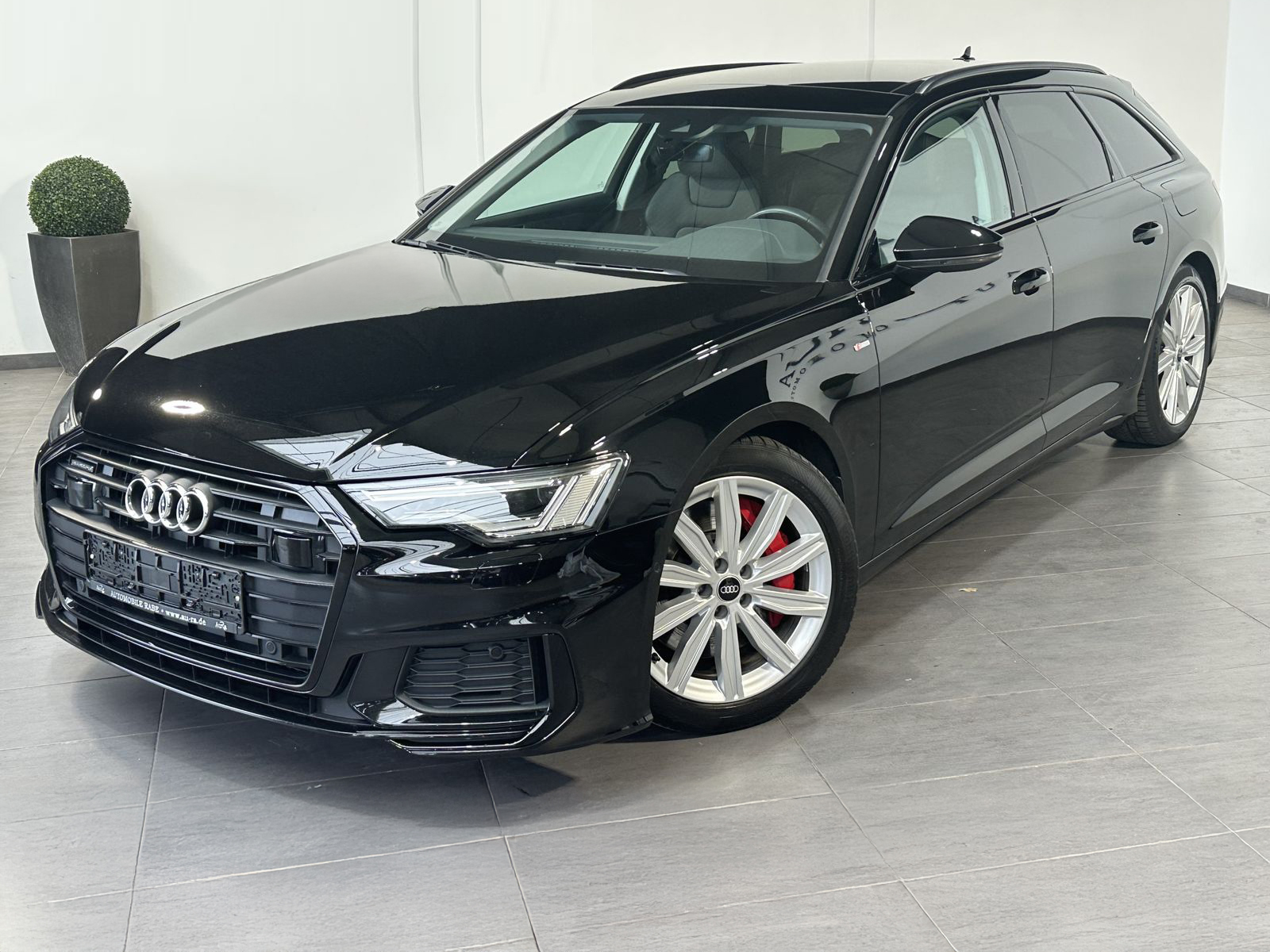 Audi A6 Avant 55 TFSI e Qu S-Line / 270kW 
