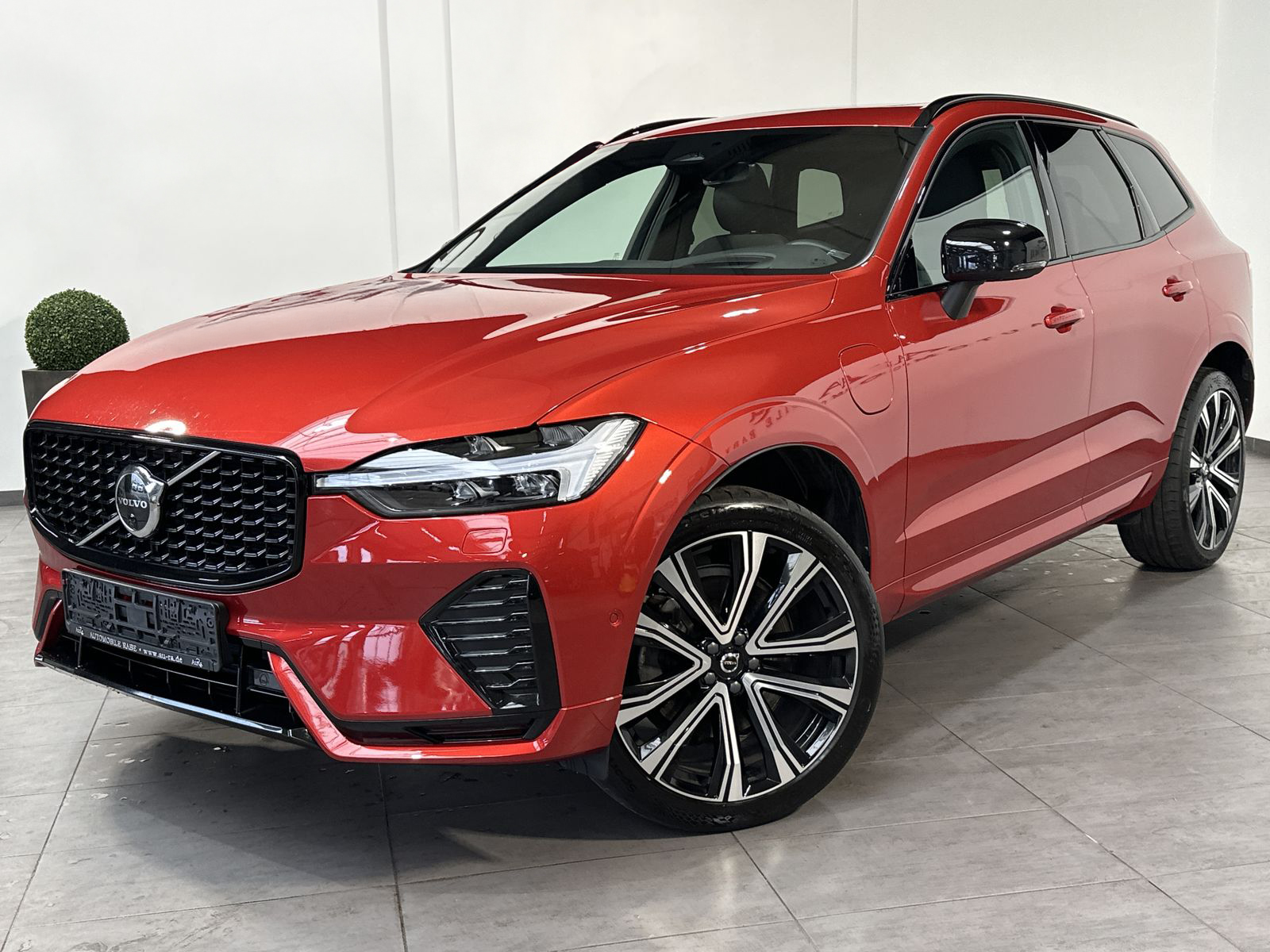 Volvo XC60 T6 AWD R-design / 293kW 