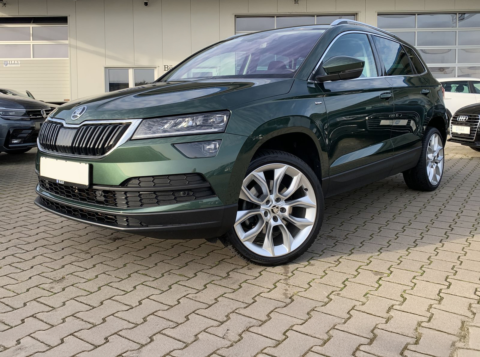 SKODA Karoq 1.5 TSI Drive / 125
