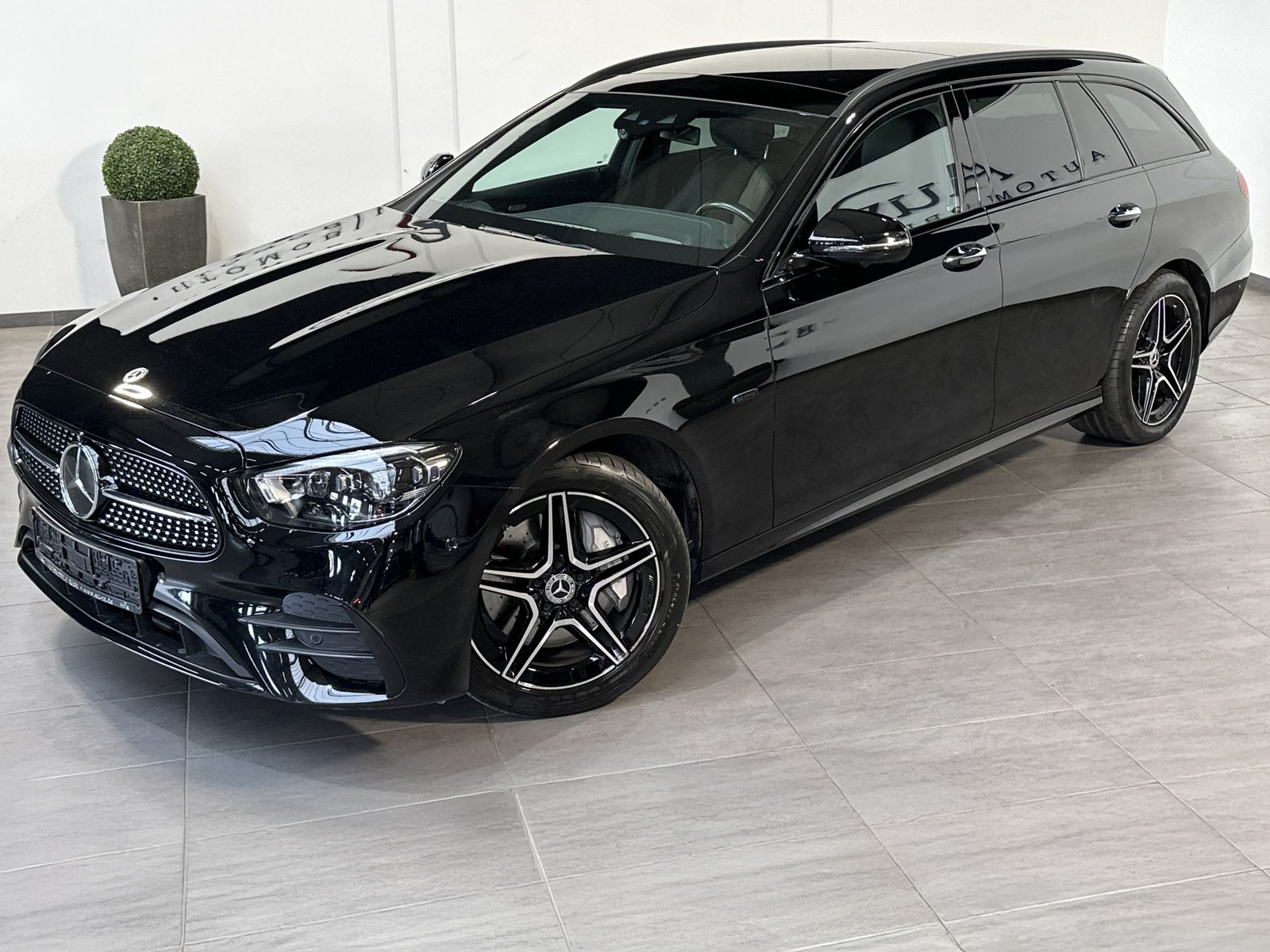 Mercedes-Benz E 300e T AMG-Line / 235 kW