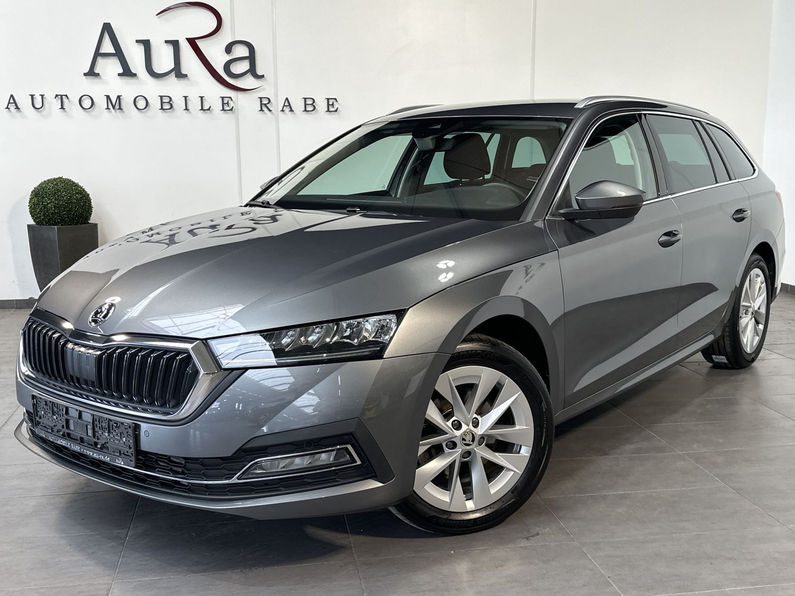 SKODA Octavia Combi 2.0 TSI DSG 4x4 / 140 kW 